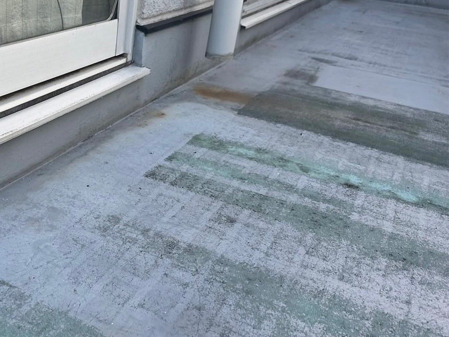 施工前のバルコニー